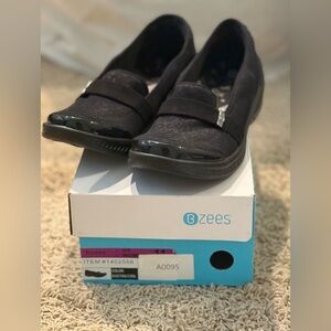 Bzees Women's Elegant Black Flats